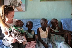 Cristina Sansalvador with kenian kids