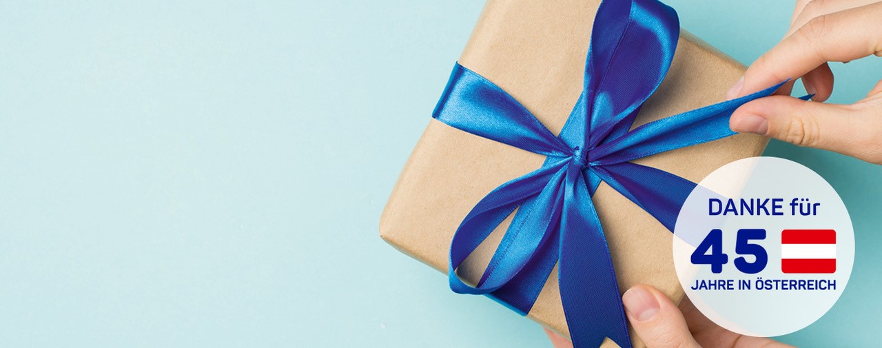 Geschenkpackung mit blauem Band