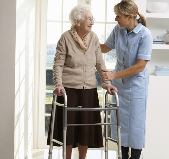 Pflegeheime Pflegerin mit Klientin Patientin