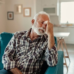 Starší ľudia trpiaci demenciou - zmeny správania a reakcie