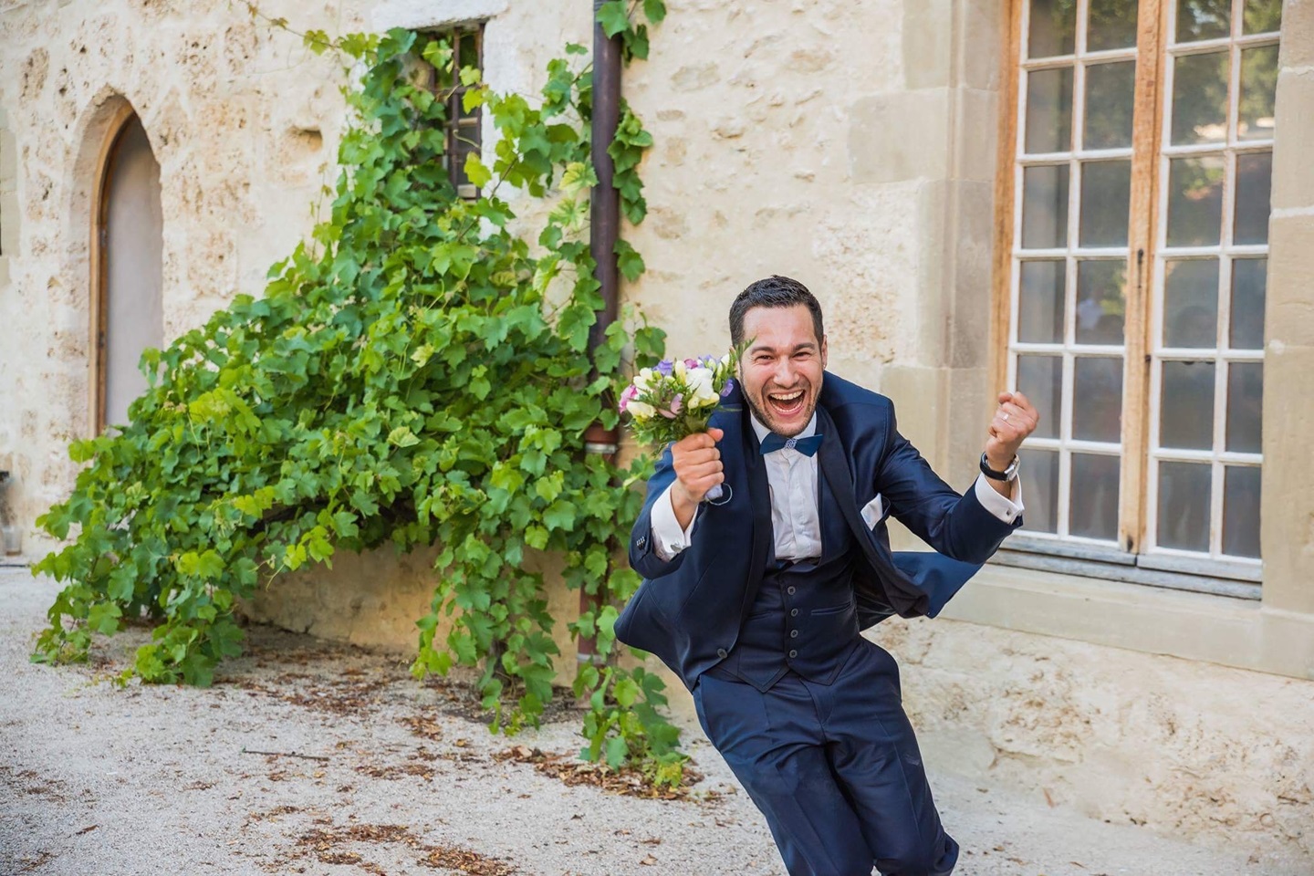 Mr Sterpione is running happily and smiling with a bouquet of flowers in his right hand