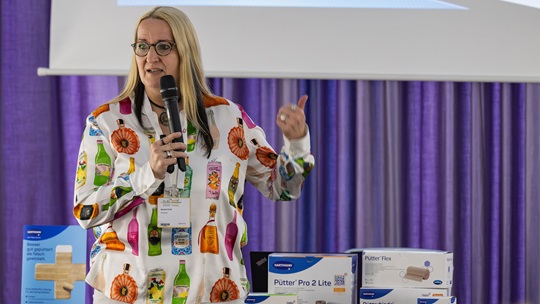 Kerstin Protz referiert zum Thema sachgerechte Kompression auf dem DeWu 2025