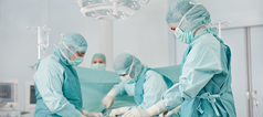 une équipe médicale se prépare