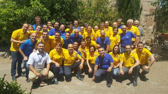 A group picture of HARTMANN and Lindor employees