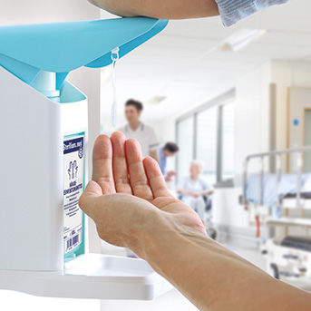 Hände unter Eurospender Safety plus