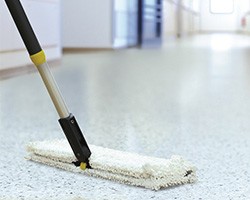 Při úklidu podlahy a ostatních ploch a povrchů se používají koncentrované prostředky. I ty jsou v sortimentu HARTMANN