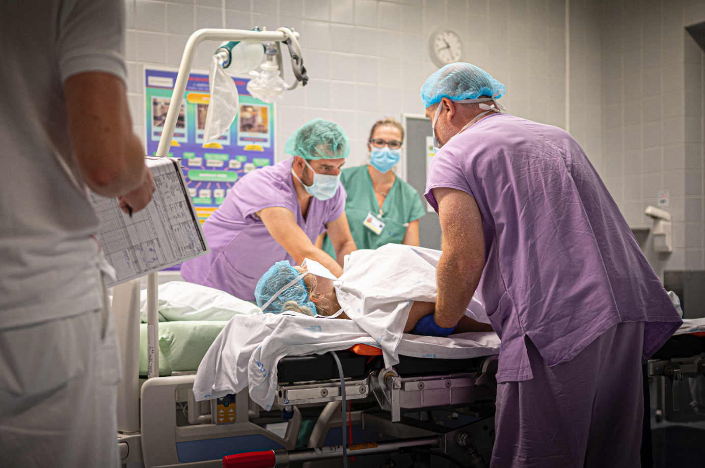 Hlavný vektor prenosu infekcie v nemocničnom prostredí predstavujú ruky zdravotníkov.