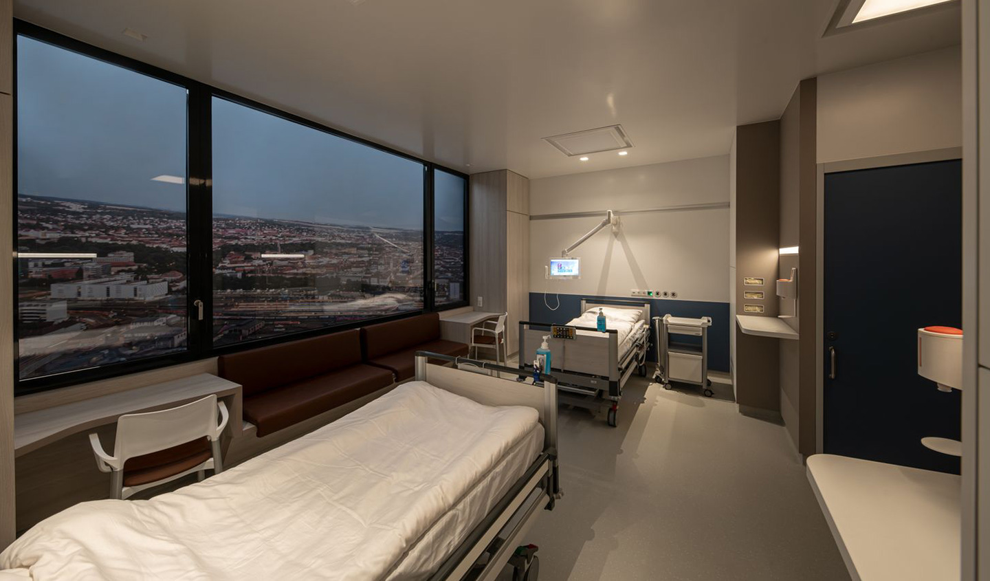 The right lighting supports infection prevention.