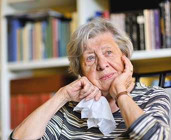 Depressive Seniorin