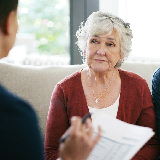 Beratungsgespräch mit Seniorin