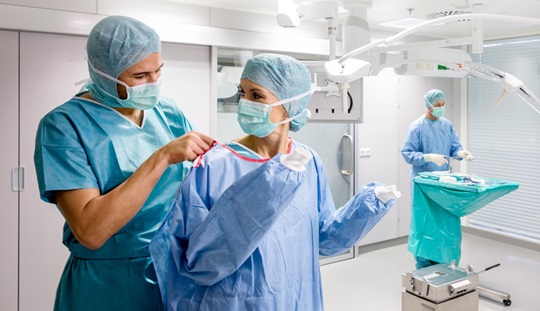 V sehraném týmu zná každý svoji úlohu, současně však ví, že se vždy může spolehnout na pomoc kolegů. Tak to má na centrálních operačních sálech být.