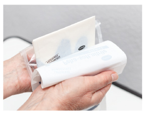 Entfalten einer sterilen Pehasoft nitrile Handschuhverpackung