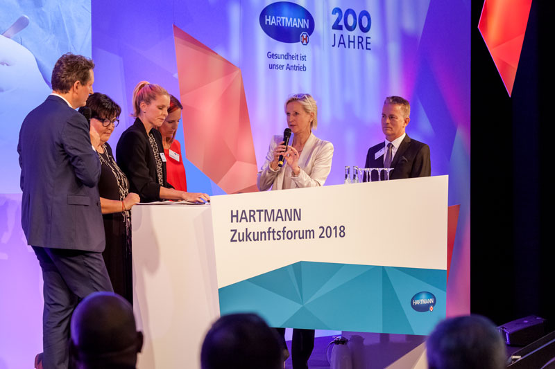 Angeregte Gespräche unter Modertoren beim HARTMANN Zukunftsforum 2018