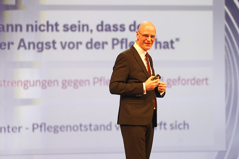 HARTMANN Zukunftsforum 2018 - Der CEO HARTMANN GRUPPE Andreas Joehle stimmte die Gäste auf die Zukunft des Unternehmens ein.