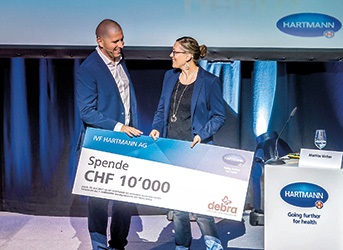 Scheckübergabe beim 7. HARTMANN Wundsymposium