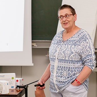 Dr. Michaela Knestele