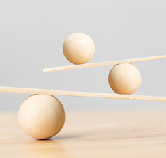 ausbalancierte Holzkugeln
