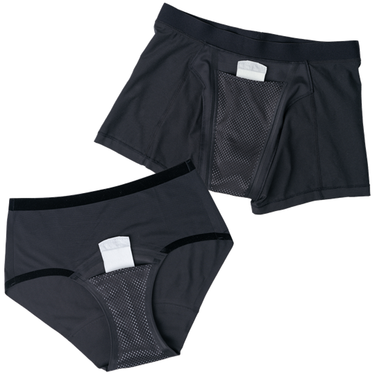 Abbildung schwarzer, saugfähiger Unterwäsche von MoliCare® für Männer und Frauen mit eingestecktem X-Change Pad in versteckter Tasche.
