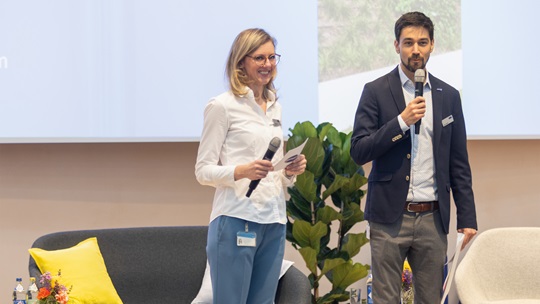 Eugenia Stoll und Felix Sandvoss auf der Bühne