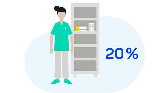 Illustration Frau vor offenen Schrank, der nur zu 20 % gefüllt ist