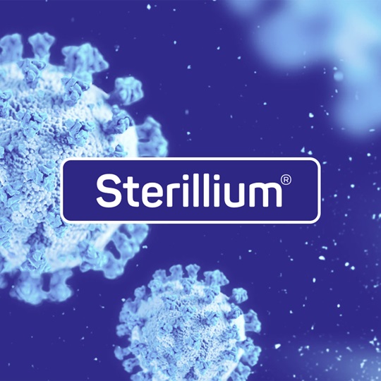 Illustration von weißen Viruskörpern und dem Sterillium®-Logo auf dunkelblauem Hintergrund.