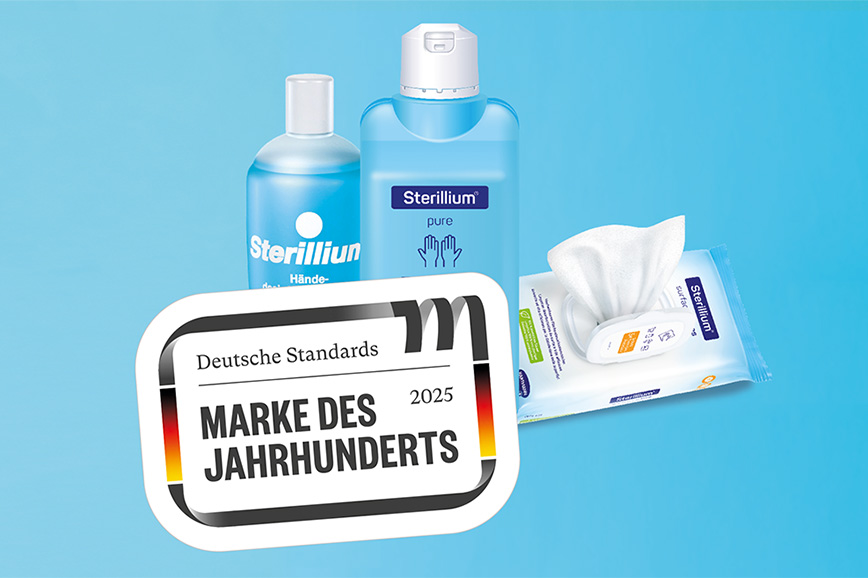 Zwei Flaschen Sterillium® mit einem Schild, auf dem „Marke des Jahrhunderts 2022“ steht.