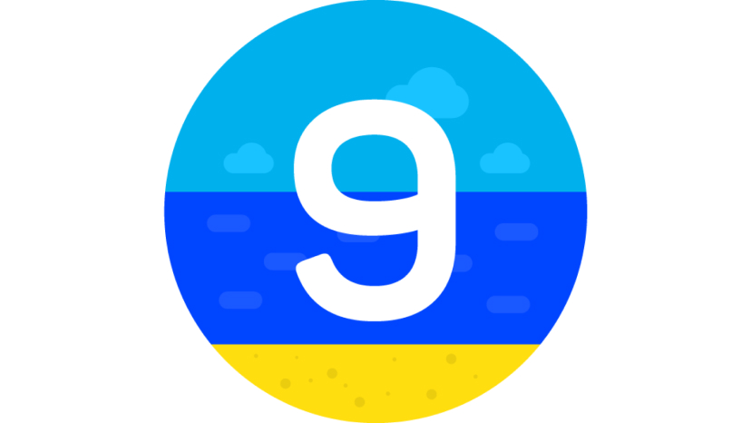 Die Zahl 9 in Weiß auf einem abstrakten Bild eines Strandes.