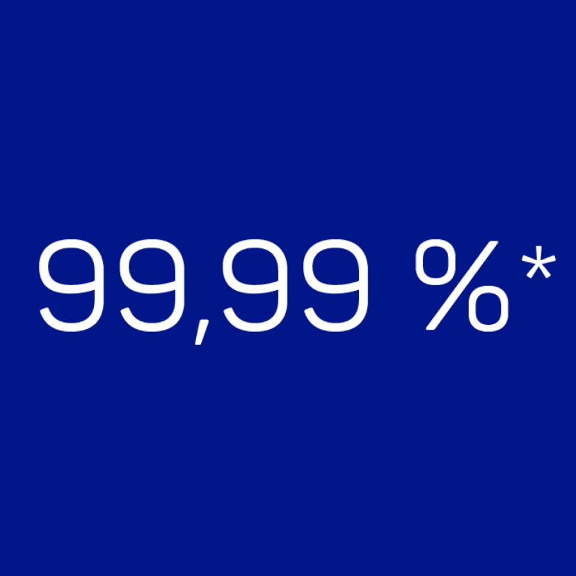 Die Info 99,99%* in Weiß auf einem dunkelblauen Hintergrund geschrieben.