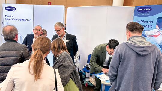 Besucher beim HARTMANN Messestand bei dem BCH 2026