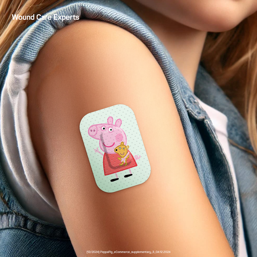 Kind mit Pflaster am Oberarm