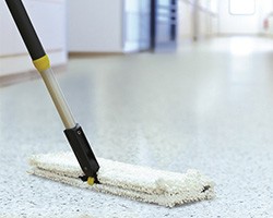 Pri upratovaní podlahy a ostatných plôch a povrchov sa používajú koncentrované prostriedky. Aj tie sú súčasťou sortimentu HARTMANN.