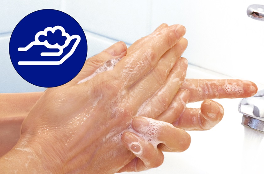 Händewaschung unter Wasserhahn