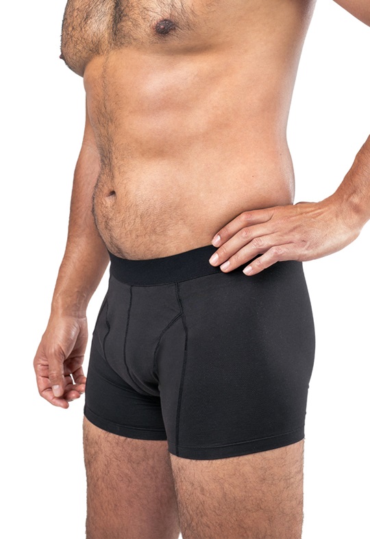 Mann traegt Absorbent underwear