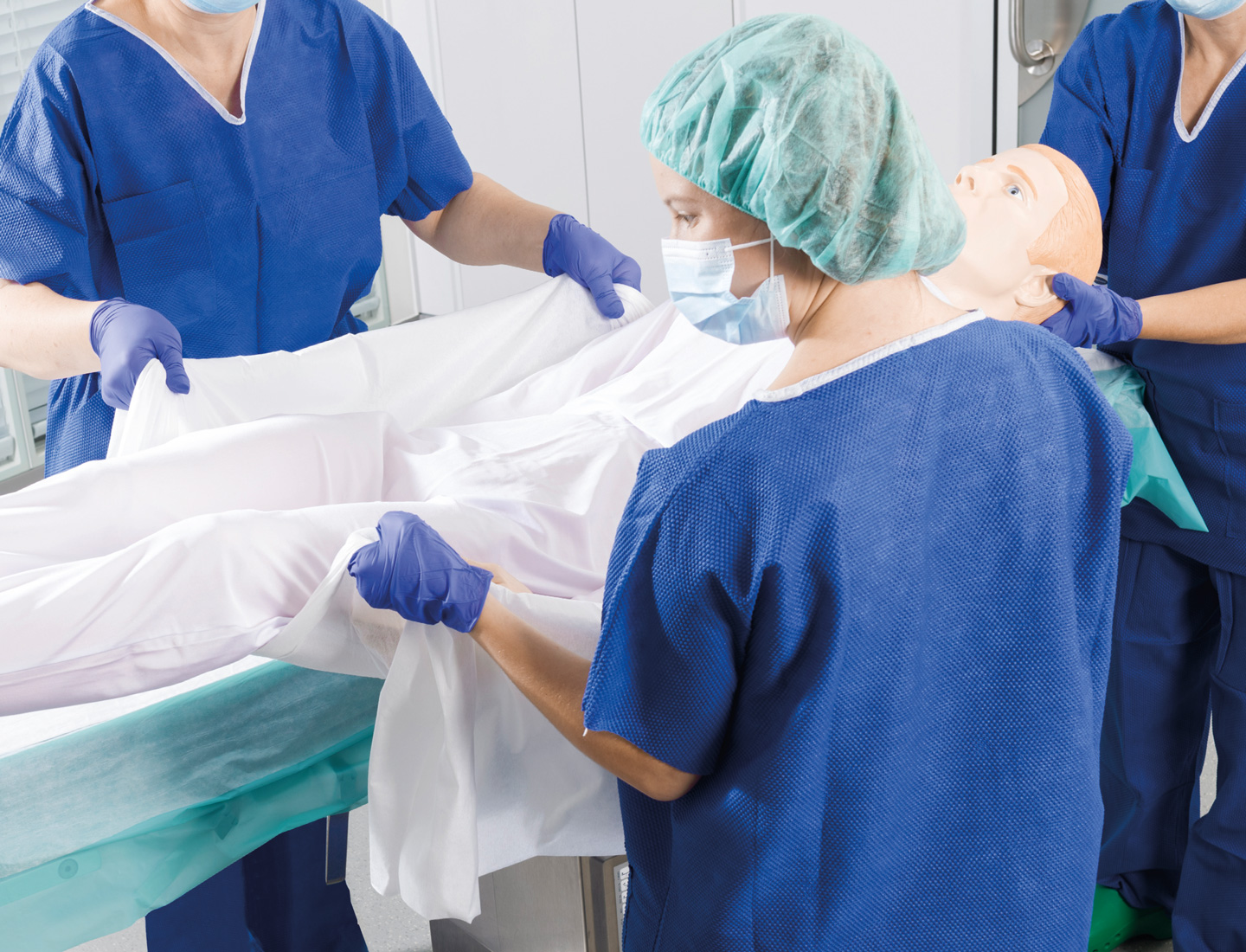 Bezpečný přenos a polohování pacienta na operačním sále