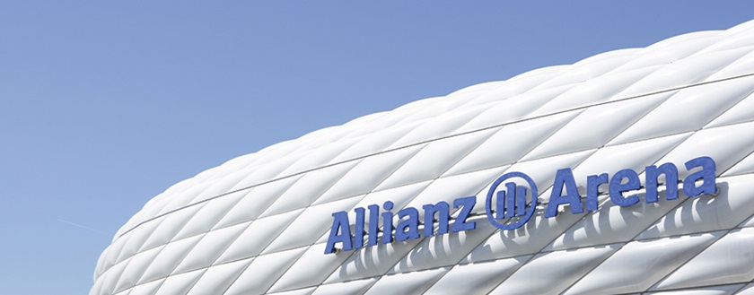 Allianz Arena Schriftzug Fassade
